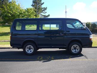 2000 Toyota Hiace - Thumbnail